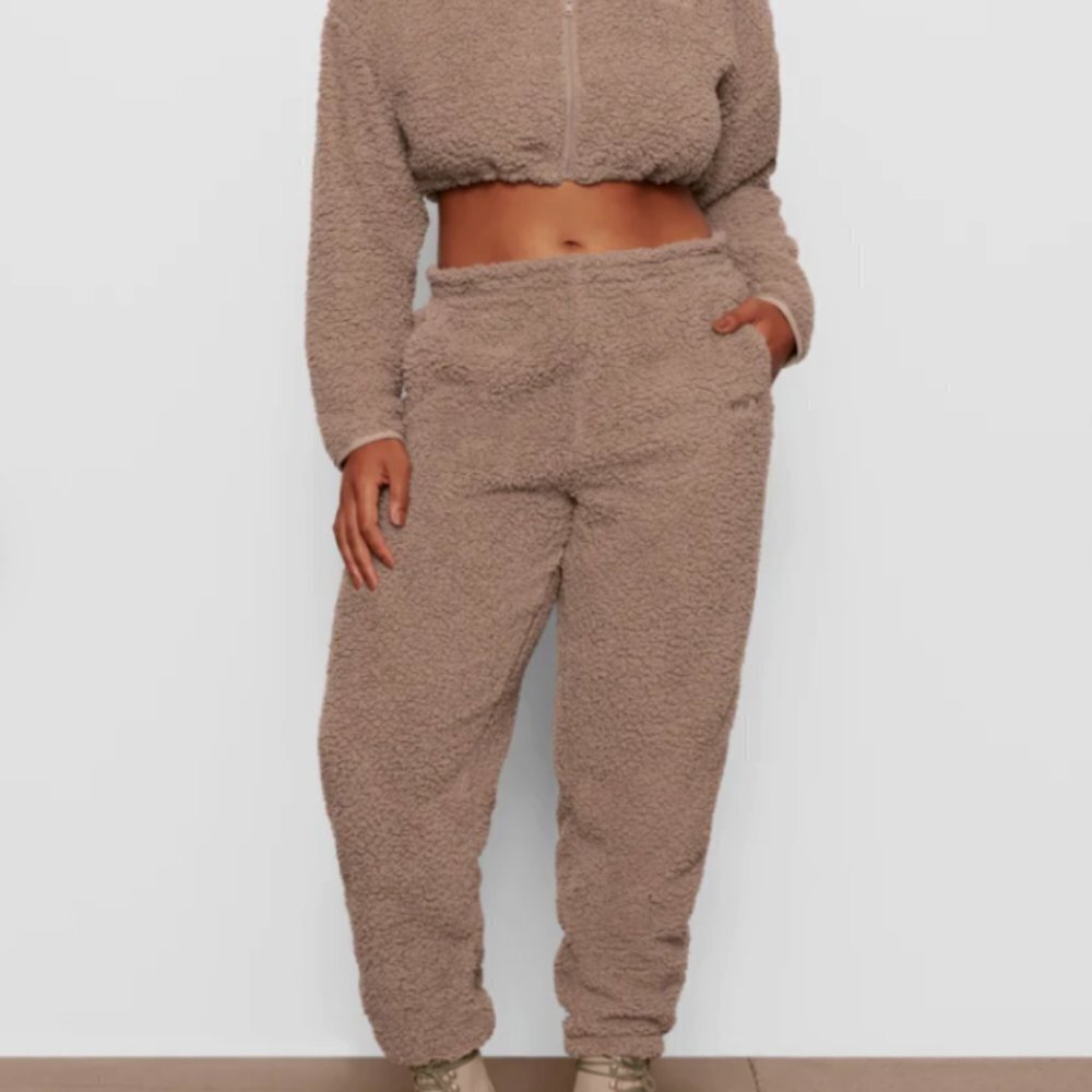 NWT SKIMS Teddy Sherpa Jogger Pants in Brown Desert